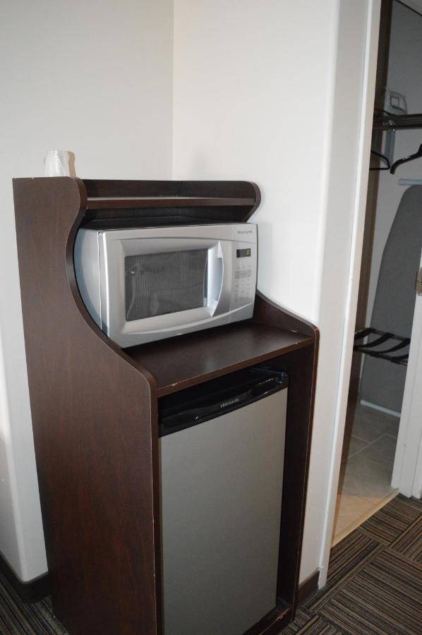 Auberge Macdonald Guest Inn Iroquois Falls Esterno foto