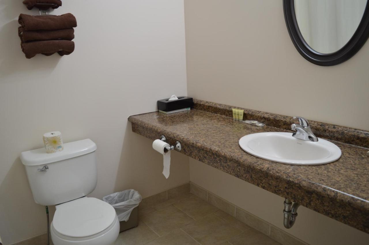Auberge Macdonald Guest Inn Iroquois Falls Esterno foto