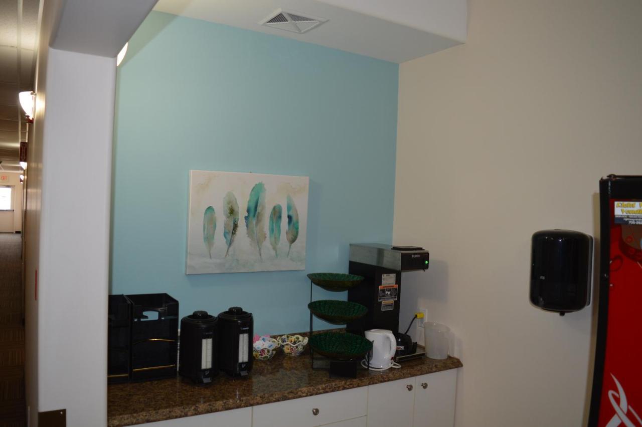 Auberge Macdonald Guest Inn Iroquois Falls Esterno foto