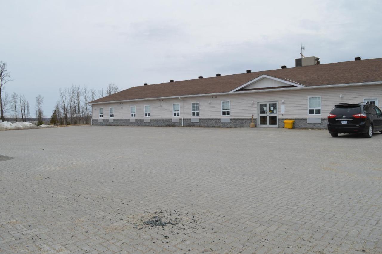 Auberge Macdonald Guest Inn Iroquois Falls Esterno foto